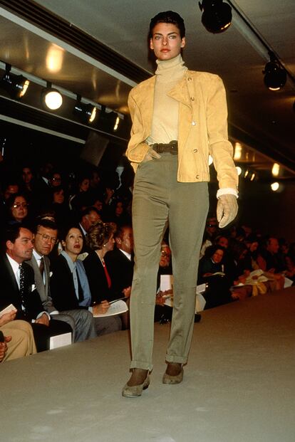 Linda Evangelista, en el mismo año 1989, hizo lo propio para Calvin Klein en la de Nueva York.