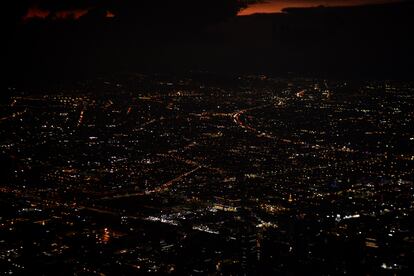 La vista nocturna de la capital se ha vuelto una visita obligada para los colombianos en esta época del año.