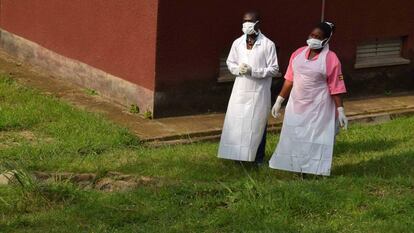 Personal médico en Uganda en el hospital de Bwera, cerca de la frontera con la República Democrática del Congo. 