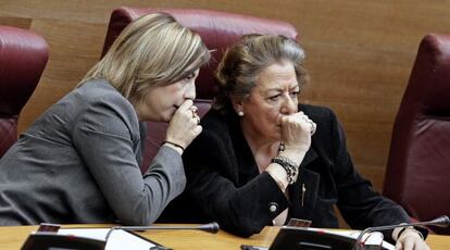 Las alcaldesas de Alicante, Sonia Castedo, y de Valencia, Rita Barber&aacute;, en la sesi&oacute;n de control de las Cortes.