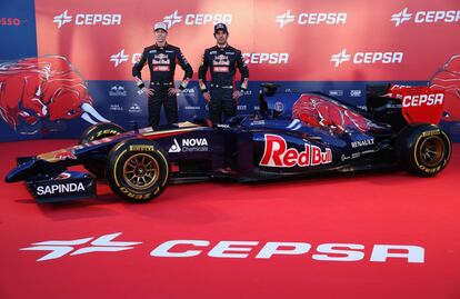Daniil Kvyat y Jean-Eric Vergne con el nuevo Toro Rosso STR9.