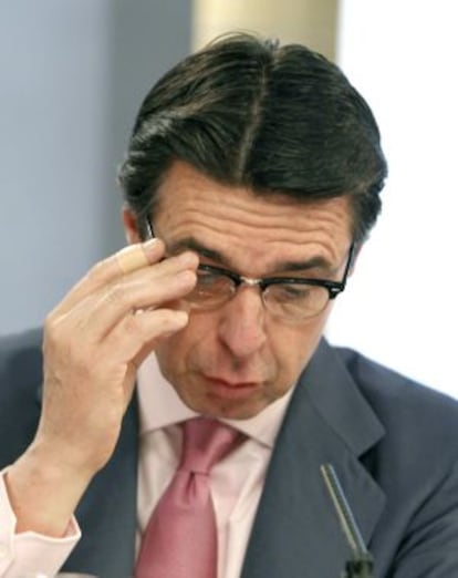 El ministro de Industria, José Manuel Soria, durante la rueda de prensa tras el Consejo de Ministros de este viernes.