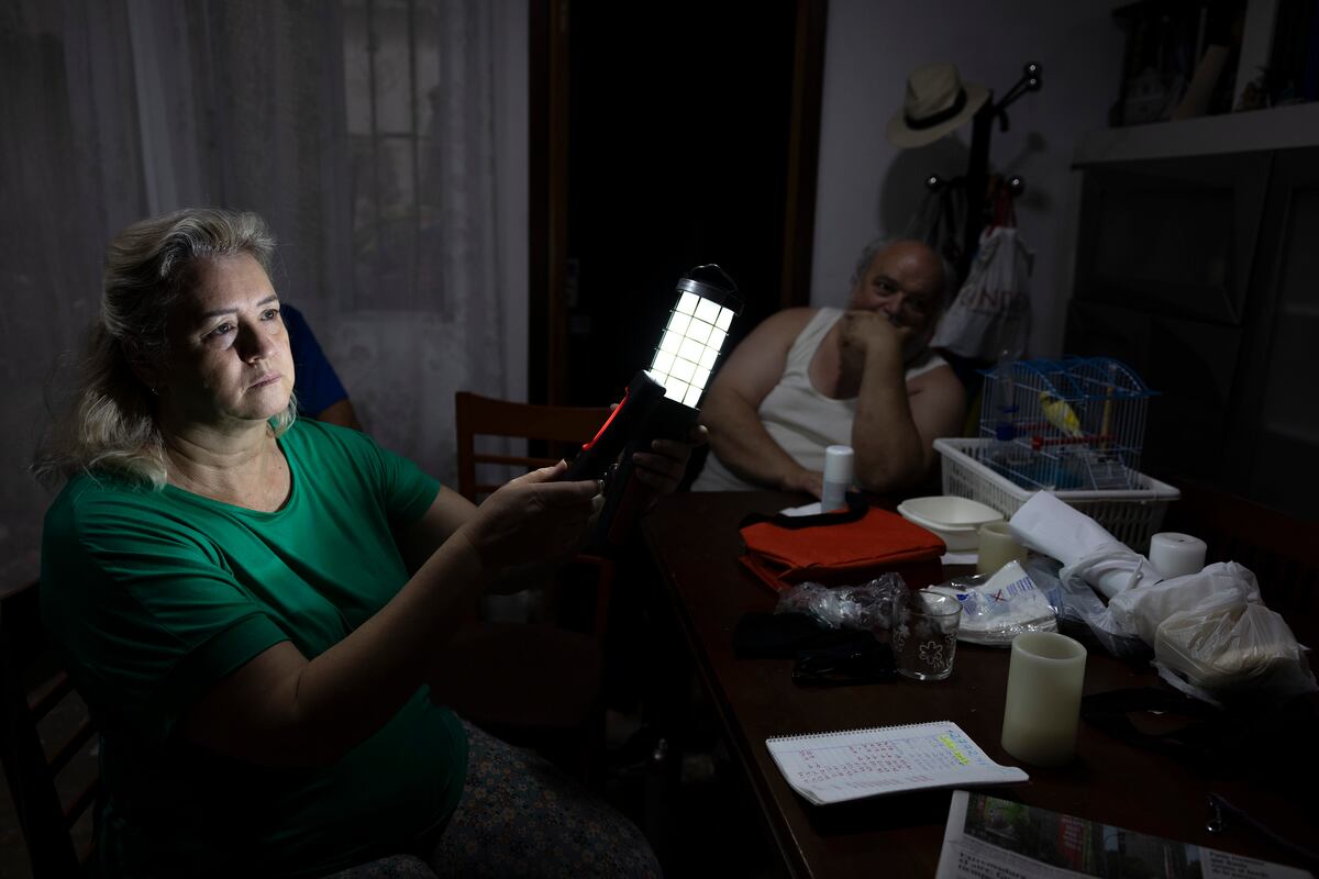 Unos 38.000 vecinos de Sevilla sufren frecuentes cortes de luz en plena ...