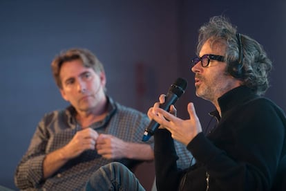 El músico James Rhodes y el presentador Javier del Pino.