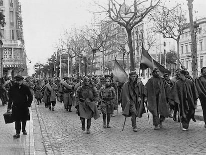 Entrada de las tropas franquistas en Barcelona en enero de 1939; en la imagen, a su paso por la Diagonal en direcci&oacute;n al puerto.