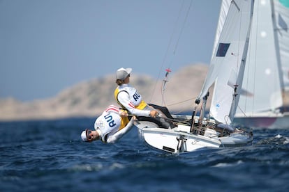 Los australianos Lukas Maehr y Lara Vadlau durante  el dinghy mixto. 