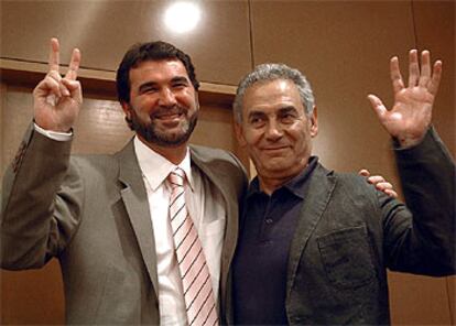 Anxo Quintana (izquierda), portavoz del BNG, y Camilo Nogueira, candidato de esta formación al Parlamento Europeo.
/ EFE