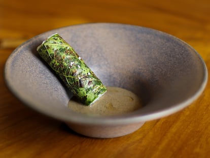 Flauta de hoja santa, atún y ponzu yucateca del restaurante Huniik, en Mérica, Yucatán.