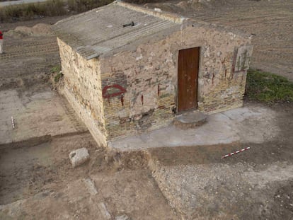 Campo de trabajo de prisioneros de Albatera. Excavación de barracón junto a caseta del horno