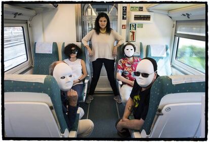 Claudia Piñero, a bordo del Tren Negro, que viajó ayer de Madrid a Gijón.