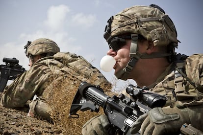 Soldados estadounidenses durante una misión cerca de Marines durante una misión en Maiwand (Afganistán), el 3 de febrero de 2013.