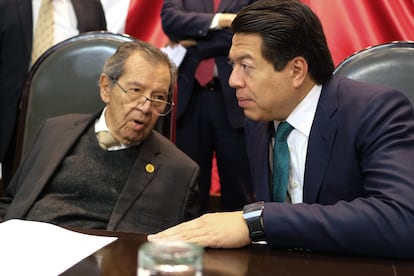 Los diputados Porfirio Muñoz Ledo y Mario Delgado, en el Congreso, el pasado 18 de diciembre.