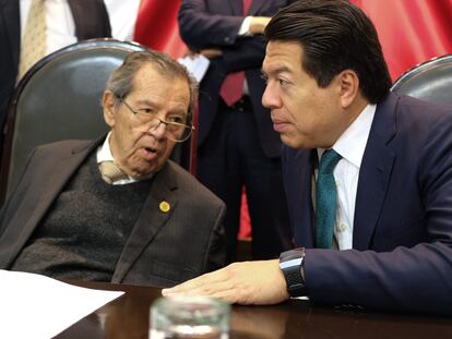 Los diputados Porfirio Muñoz Ledo y Mario Delgado, en el Congreso, el pasado 18 de diciembre.