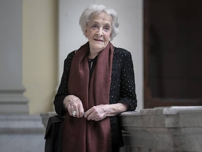 La poeta uruguaya Ida Vitale, en la Biblioteca Nacional de Madrid.