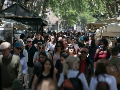 La Rambla de Barcelona, este jueves llena de visitantes.