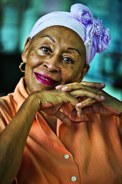 La novia del ‘filin’. A Omara Portuondo la llaman la diva del Buena Vista Social Club, pero es mucho más que eso. Bolerista inigualable, comenzó su carrera influida por el jazz y formó parte del movimiento del filin con José Antonio Méndez, César Portillo de la Luz y el pianista Frank Emilio. Integró el famoso cuarteto vocal Las D’Aida y ha grabado más de una veintena de discos.