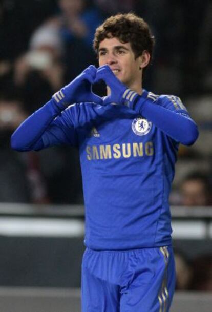 Oscar celebra el gol al Sparta de Praga.