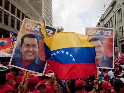 Seguidores Chávez participan en un acto de su campaña en Caracas.