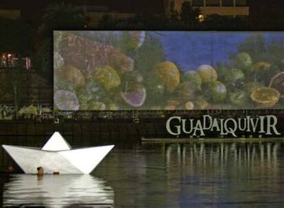 Un momento de la presentación en la dársena del río en Sevilla, del Proyecto Guadalquivir.