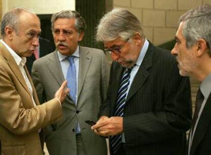 Rodríguez (BNG), López Garrido (PSOE), Sánchez Llibre (CiU) y Llamazares (IU), ayer en el Congreso.