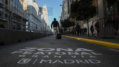La Gran Vía preparada para la nueva configuración diseñada por el Ayuntamiento de Madrid.