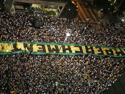 Manifestantes protestam na av. Paulista, em São Paulo.