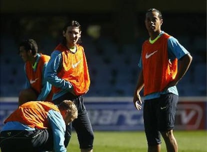 Messi y Ronaldinho en un entrenamiento