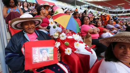 Manifestante exibe foto de Dilma Rousseff.