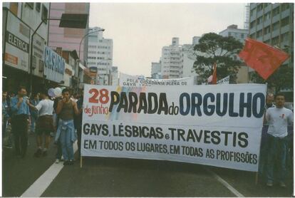 "Foi histórico. Rompemos definitivamente com o silêncio. Saímos do gueto e ocupamos a avenida mais simbólica da cidade", diz Nelson Marias cofundador da Parada Gay em SP.