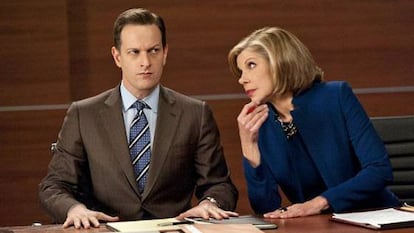 Will Gardner (Josh Charles) y Diane Lockhart (Christine Baranski) pensando en cómo destrozar al testigo de la fiscalía