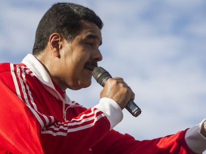 El presidente Nicolás Maduro habla ante sus seguidores.