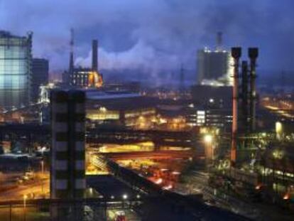Una fábrica del grupo siderúrgico alemán ThyssenKrupp en Duisburgo (Alemania). EFE/Archivo