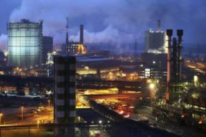 Una fábrica del grupo siderúrgico alemán ThyssenKrupp en Duisburgo (Alemania). EFE/Archivo