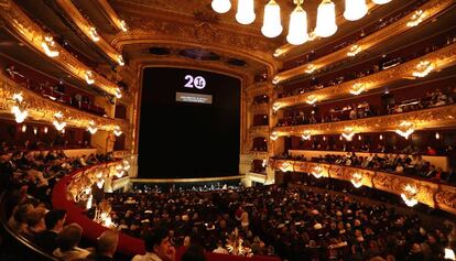 El teatro del Liceo en el arranco de la temporada con 'Uno bailo in maschera''.