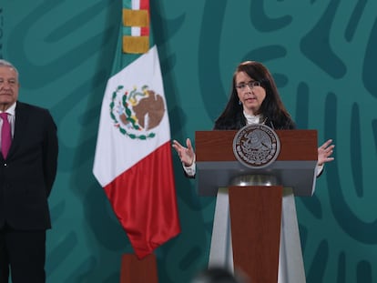 La directora del Consejo Nacional de Ciencia y Tecnología, María Elena Álvarez-Buylla, en rueda de prensa con el presidente Andrés Manuel López Obrador, este martes.