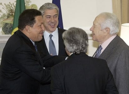 Chávez, con el primer ministro José Sócrates y Mário Soares.