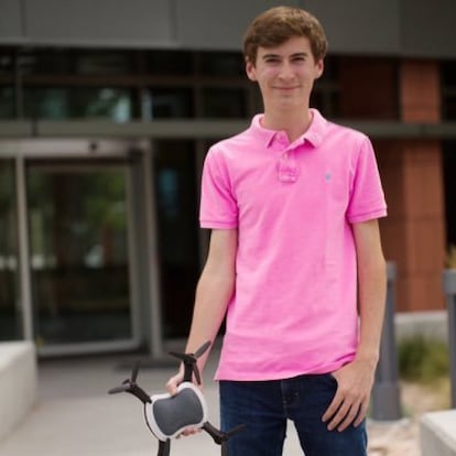 George Matus, 19 años. Este adolescente ha estado volando drones desde que tenía 11 años y construyéndolos desde los 12. Ahora, Matus tiene su propia ‘startup’, Teal. Ha conseguido una inversión de 100.000 dólares del prestigioso programa de becas de Peter Thiel y ha recaudado 5,8 millones de dólares de capital de riesgo.