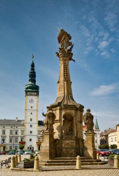 La columna de la peste y el Ayuntamiento de la localidad checa de Litovel.