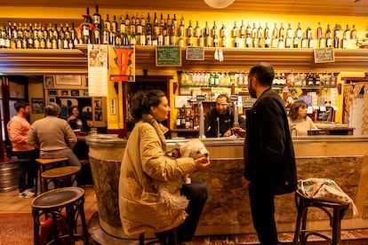 Bodegas Alfaro, en la calle Ave María del barrio de Lavapiés, en Madrid.