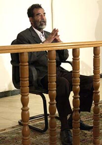 Sadam Husein, durante su comparecencia ante el juez.