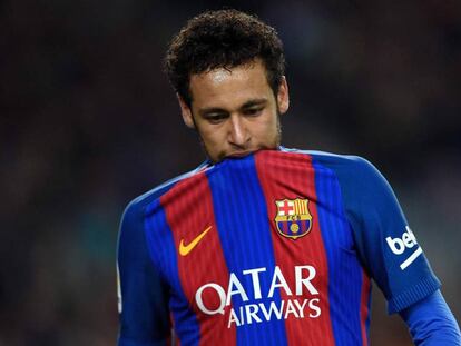 Neymar est&aacute; suspenso por tr&ecirc;s jogos no Espanhol.