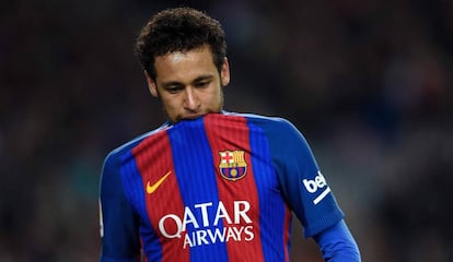 Neymar est&aacute; suspenso por tr&ecirc;s jogos no Espanhol.