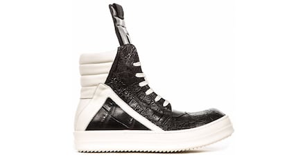 Rick Owens Geobasket

El excéntrico diseñador californiano ha firmado algunos de los pares más caros de la historia. Puedes conseguir las Geobasket, uno de sus imprescindibles, por 7.000 euros.