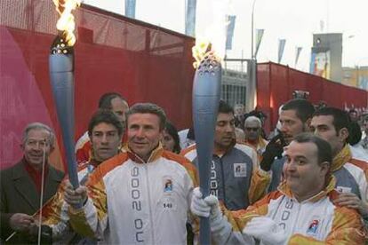 El ex pertiguista Sergei Bubka, ayer con la antorcha olímpica.