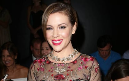 La actriz Alyssa Milano en la Semana de la Moda de Nueva York en 2016.  