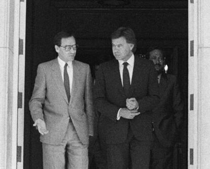 Tras la segunda victoria socialista, en junio de 1986, Alfonso Guerra sería confirmado por Felipe González como vicepresidente del Gobierno. Ambos salieron juntos del palacio de la Moncloa, para hacerse la foto de familia del nuevo Ejecutivo. La sustitución de Miguel Boyer por Carlos Solchaga en el Ministerio de Economía y Hacienda, que se había producido un año antes en una remodelación, no lograría poner fin a las divergencias de Guerra con el equipo económico.