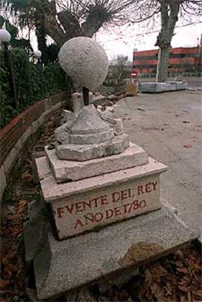 Reloj de sol desmontado de la fuente atribuida a Francisco Sabatini, arquitecto de Carlos III.