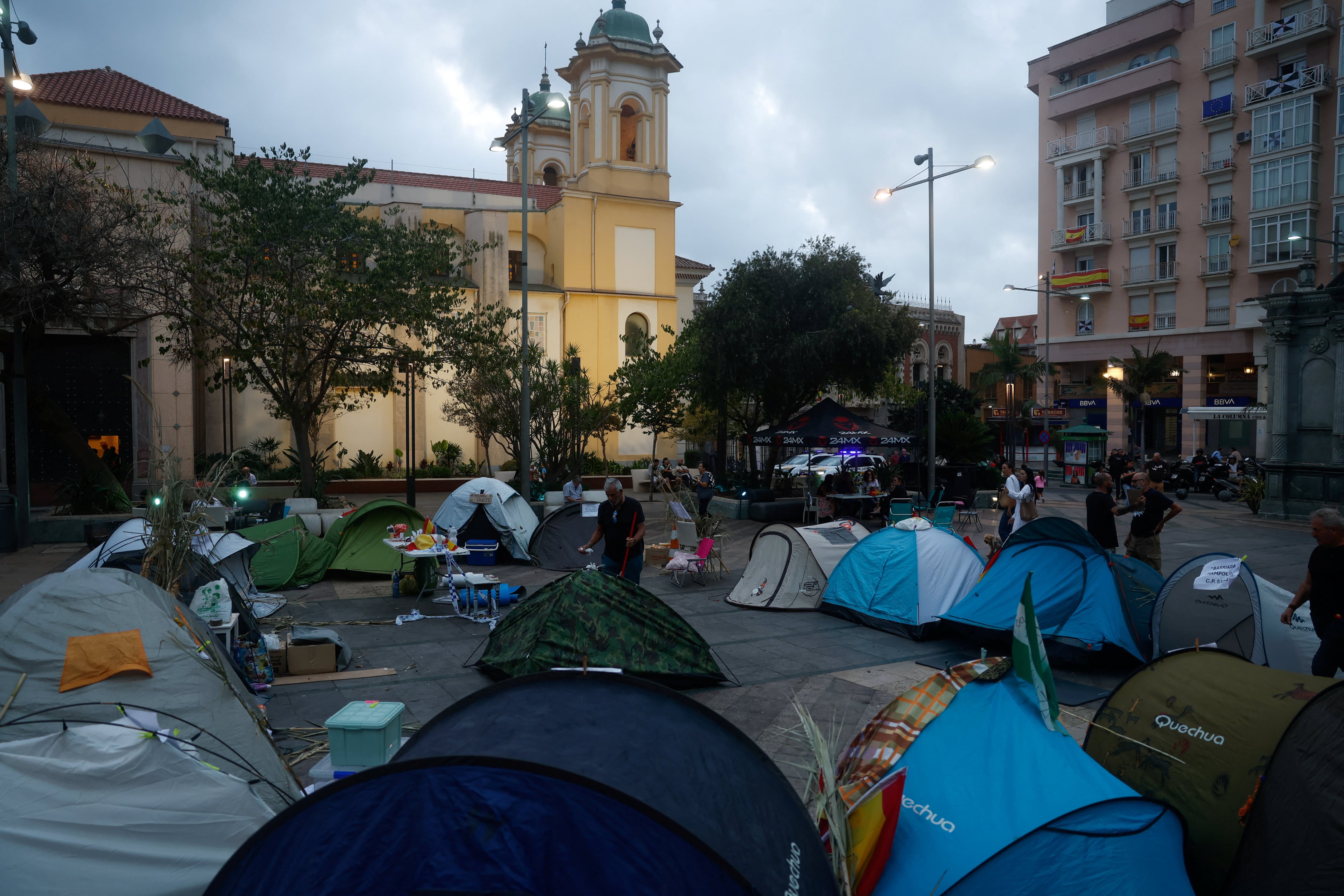 Crisis en Ceuta y actualidad política, directo | El Gobierno considera que Ceuta está haciendo “politiqueo” con la situación de los hasta 700 menores que siguen en la calle