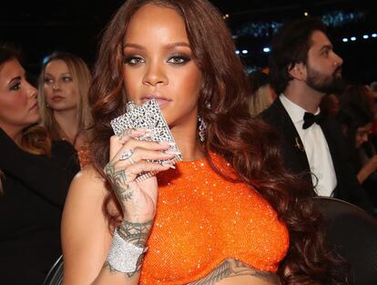 rihanna premios grammy 2017