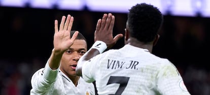 MADRID, SPAIN - APRIL 01: Kylian Mbappe and Vinicius Junior of Real Madrid celebrate during the Copa del Rey semifinal match between Real Madrid and Real Sociedad at Estadio Santiago Bernabeu on April 01, 2025 in Madrid, Spain. (Photo by Diego Souto/Getty Images)